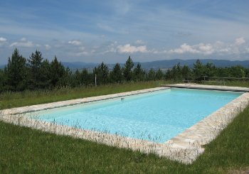 Creazione piscine interrate da esterno in muratura.